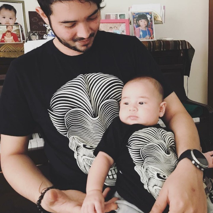 <div>Ayah nggak mau kalah kompak nih dengan si kecil. (Foto: Instagram/aryanifitriana24)</div>