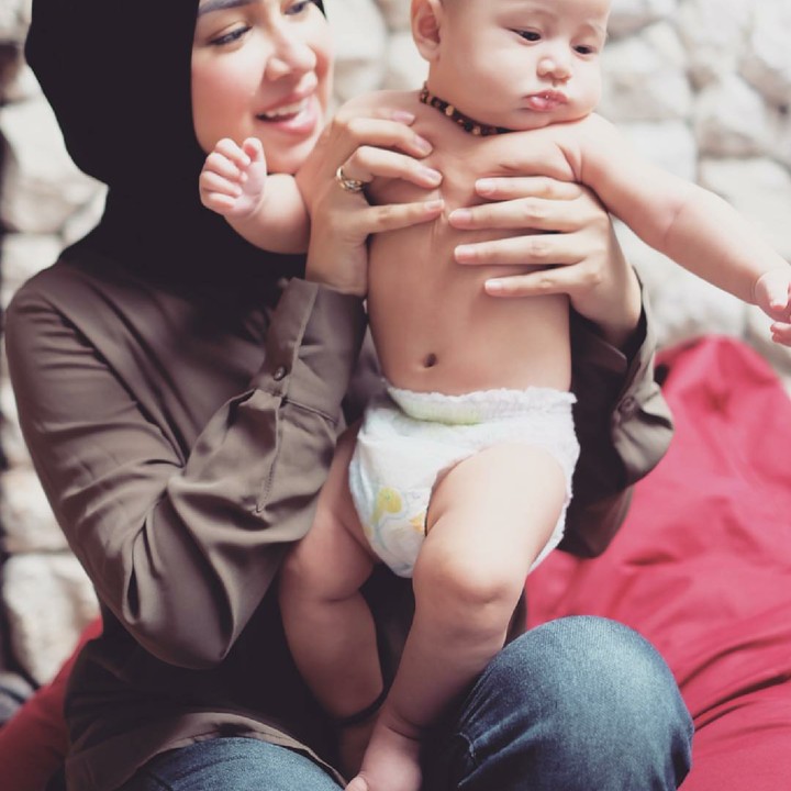 <div>Nah, ini Aryani bersama si kecil Alem. (Foto: Instagram/aryanifitriana24)</div>