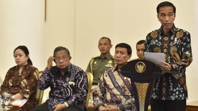 Presiden Jokowi diminta memerintahkan Jaksa Agung melakukan upaya penyidikan projusticia terhadap sejumlah peristiwa pelanggaran HAM berat.