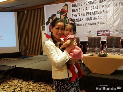 Venna Melinda Ungkapkan Sayang ke Putri Angkatnya Melalui Lagu