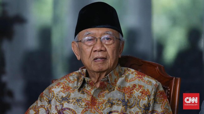 Salahuddin Wahid atau Gus Solah tumbuh di lingkungan Nahdliyin sebagai cucu pendiri NU Hasyim Asyari dan adik kandung mantan presiden Abdurrahman Wahid.