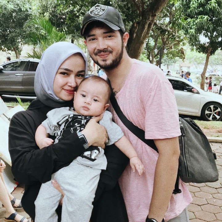<div>Apapun yang terjadi memang keluarga nomor satu ya, Bun. (Foto: Instagram/aryanifitriana24)</div>