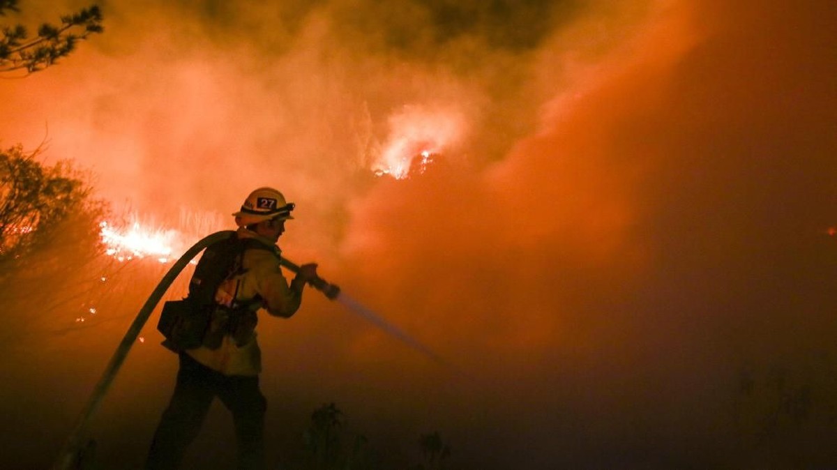 FOTO: Kebakaran Hutan Dahsyat di California