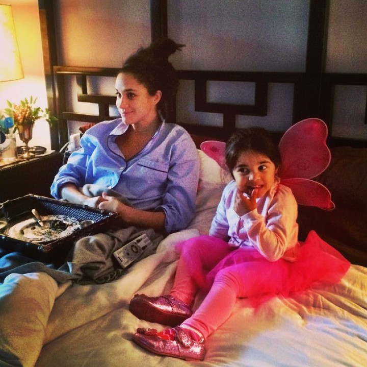 <div>Hmm, anteng banget sih mereka berdua. Lagi nonton acara TV apa ya kira-kira? (Foto: Instagram/ @meghanmarkle)</div>