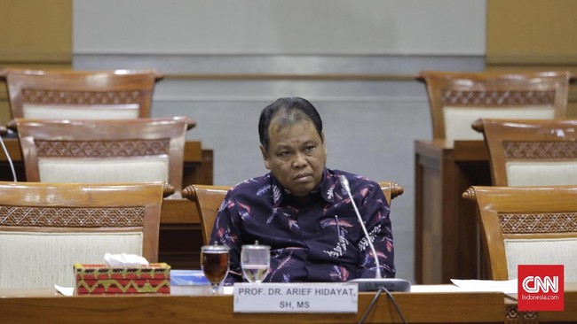 Komisi III DPR sudah menyetujui perpanjangan Arief Hidayat sebagai hakim konstitusi. Namun Dewan Etik bisa menganulirnya jika terbukti Arief melanggar etik.