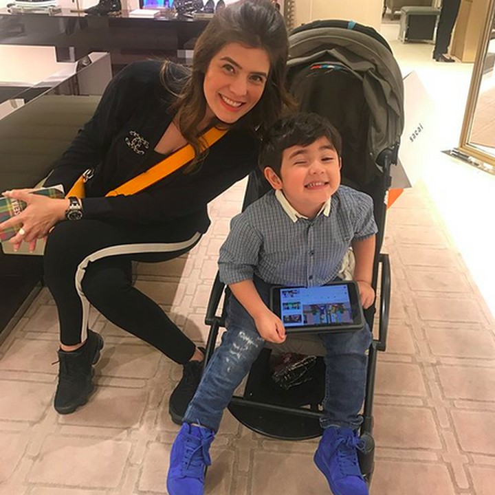 <div>Biarpun pose Quenzino 'jahil' begitu, tetap mirip bunda kok, Nak. (Foto: Instagram/ @carissa_puteri)</div>