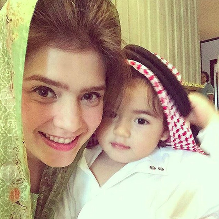 <div>Penampilan Carissa sama Quenzino pakai kostum Timur Tengah. Mirip juga kan? (Foto: Instagram/ @carissa_puteri)</div>