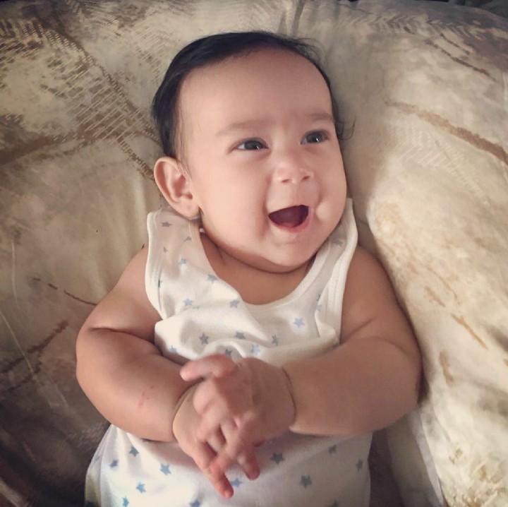 <p>Nah, senyum gini dong Carle. (Foto: Instagram/carleteana)</p>