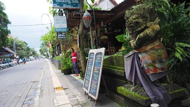 Menteri Pariwisata Arief Yahya berharap penurunan level dapat kembali meningkatkan jumlah kunjungan turis ke Bali.