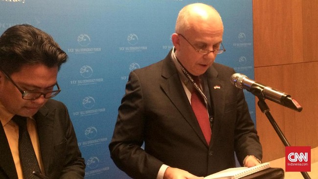 Duta Besar AS untuk Indonesia Joseph R. Donovan Jr mengklaim negaranya mendukung divestasi 51 persen saham PT Freeport Indonesia yang dilakukan Presiden Jokowi.