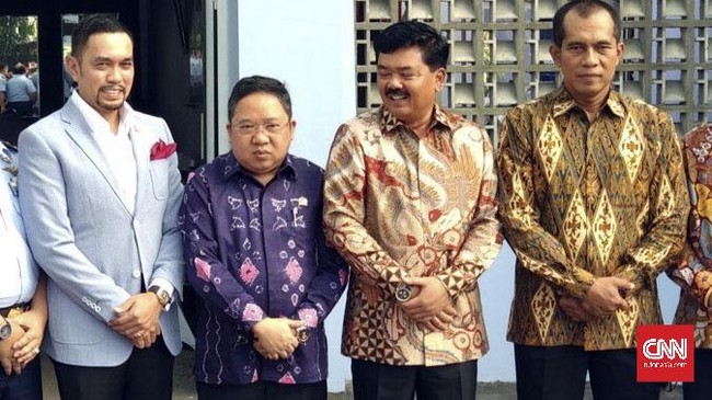 Marsekal TNI Hadi Tjahjanto mengatakan, undangan bagi Komisi I juga sebagai bentuk mengenalkan keluarganya, termasuk cucunya yang masih balita.