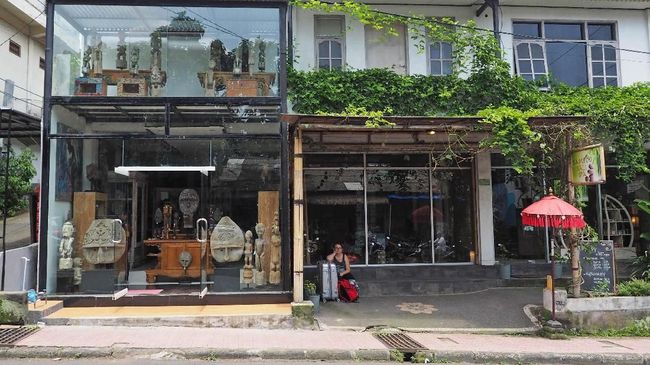 Tak hanya Bali, sejumlah destinasi wisata lain di Indonesia juga terkena dampak dari gejolak Gunung Agung.