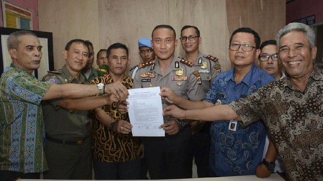Polres Tangerang menggelar rapat bersama unsur muspika Rajeg dan Kabupaten Tangerang serta RW terkait soal surat larangan kegiatan bagi nonmuslim.