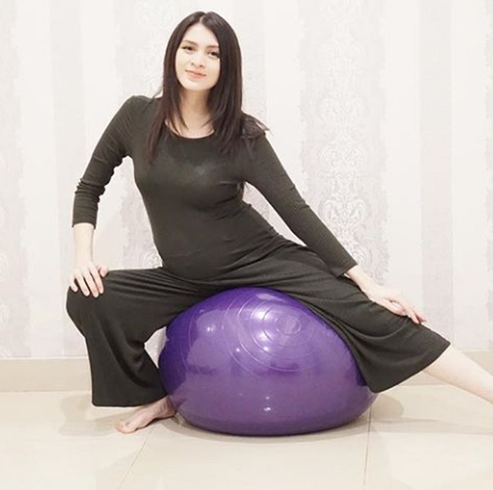 <p>Tetap mempesona saat olahraga. (Foto: Instagram @donitabhubiy)</p>