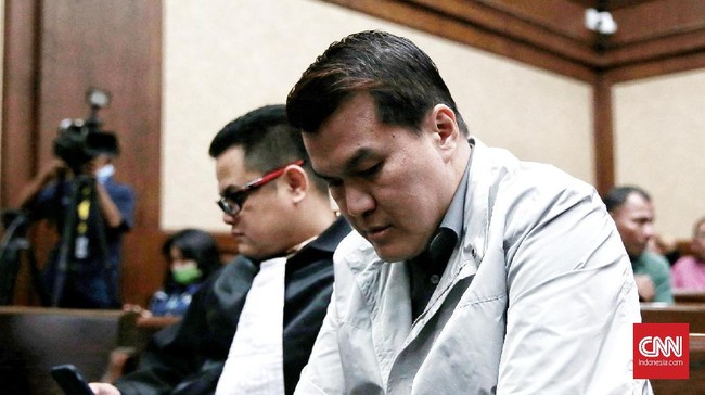 Hakim Pengadilan Tipikor menjatuhkan vonis kepada Andi Narogong terkait kasus korupsi e-KTP.