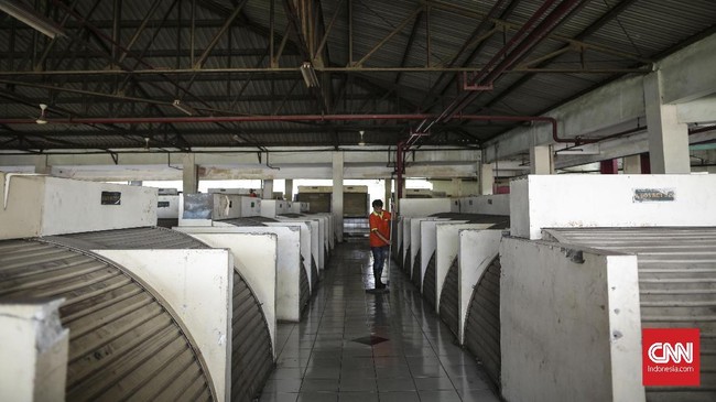 Baik pedagang maupun pengelola Blok G Tanah Abang sama-sama belum dikomunikasikan Pemprov DKI perihal rencana pembangunan stasiun LRT di sana.