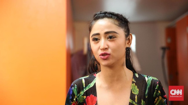 Dewi Perssik ditegur Instagram