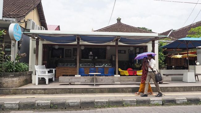 Pemerintah China telah mencabut larangan bepergian ke Bali. Kemenpar mengaku lega, karena industri pariwisata di Pulau Dewata bisa kembali bergairah.