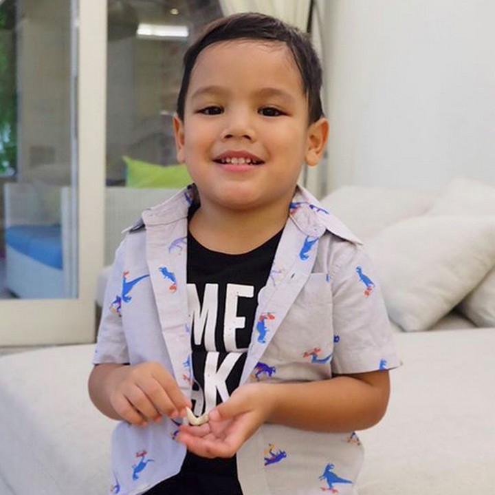 <p>Sama bundanya, bocah yang dipanggil Juna ini dijuluki 'abang gigi kelinci'. Hi-hi-hi. (Foto: Instagram/ @titi_kamall)</p>