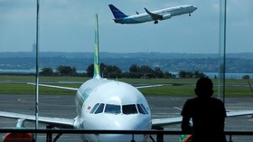 Abu Erupsi Gunung Agung Buat Bandara Ngurah Rai Ditutup