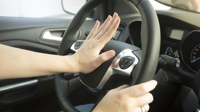 Mobil pribadi masih menjadi alternatif bagi sebagian masyarakat untuk menghabiskan waktu libur. Pengecekan ringan membuat kondisi mobil lebih prima.