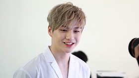 Kang Daniel 'Wanna One' Ngotot Jumpa Fan usai Dilarikan ke RS