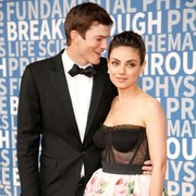 Ashton Kutcher dan Mila Kunis Tulis Surat Dukungan untuk Aktor yang Didakwa Kasus Pemerkosaan: Dirujak Netizen-Minta Maaf!