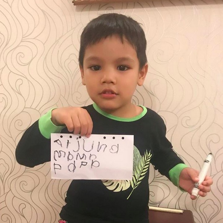 <p>Arjuna yang umurnya 4 tahun, sekarang udah jadi kakak nih, Bun. Ya, 6 Desember kemarin sang bunda melahirkan anak kedua. (Foto: Instagram/ @titi_kamall)  </p>