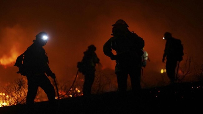 FOTO: California 'Dijilat' Api
