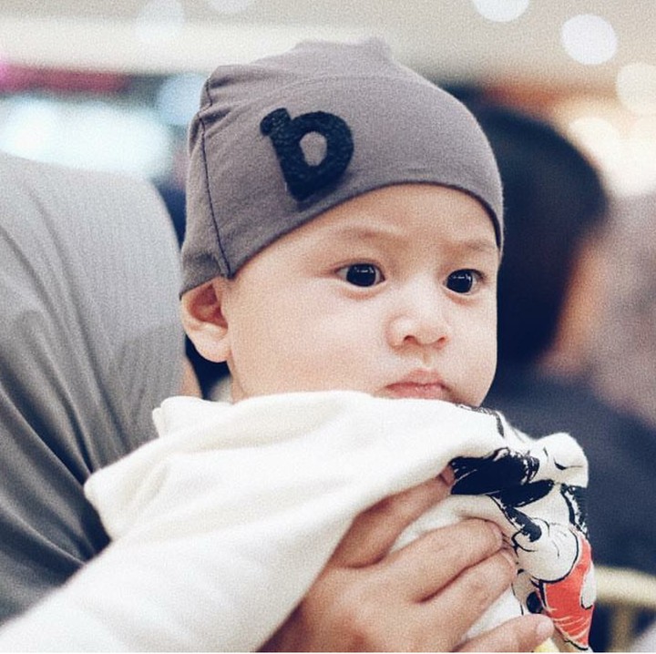 <p>Wah lihat apa sih, Nak? (Foto: Instagram/aryanifitriana24)</p>