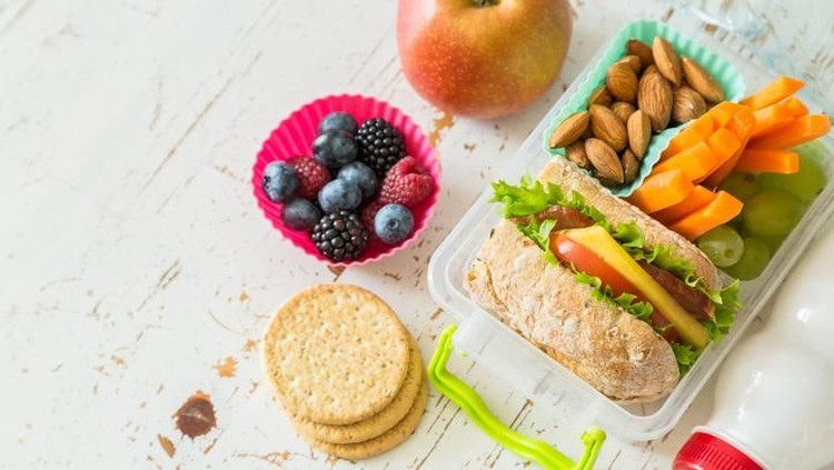 3 Tips Mengembangkan Bisnis Katering Bunda Bunda sudah mulai serius mempertimbangkan makanan di rumah menjadi bisnis katering? Sini simak dulu tips awal membuka usaha macam itu ya, Bunda!