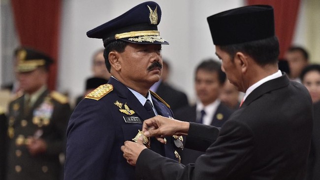 Usai dilantik Presiden, Panglima TNI Hadi Tjahjanto mengatakan berdasarkan jukmin mutasi bisa dilakukan setelah perwira menduduki jabatan selama dua tahun.