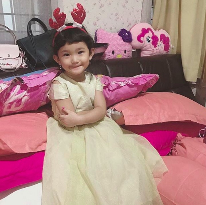 <p>Cantik banget. Kira-kira Bilqis mau ke mana ya? (Foto: Instagram/ @ayutingting92)  </p>