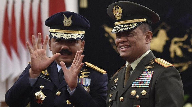 Marsekal Hadi Tjahjanto lolos uji kepatutan dan kelayakan pada Kamis, dan dua hari kemudian ia sudah menerima tongkat komando Panglima TNI.