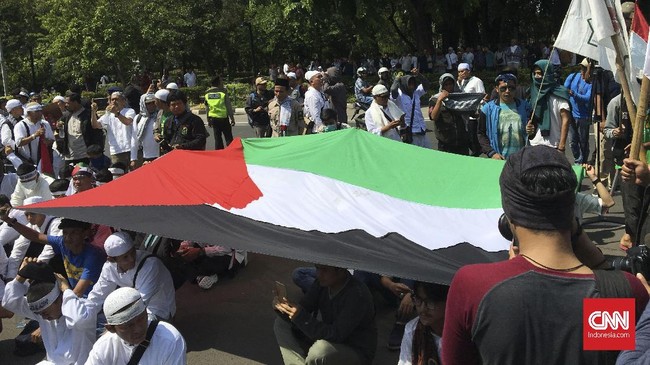 Presidium Alumni 212 mendesak Jokowi memutuskan hubungan diplomatik dengan AS menyusul pengakuan Trump terhadap Yerusalem sebagai ibu kota Israel.
