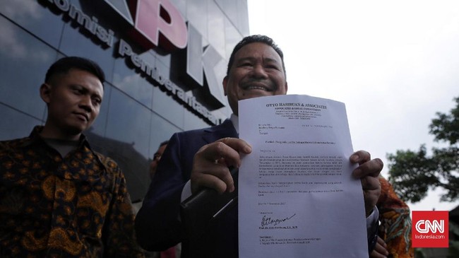 Pengacara Otto Hasibuan mengundurkan diri sebagai kuasa hukum Ketua Dewan Perwakilan Rakyat Setya Novanto.