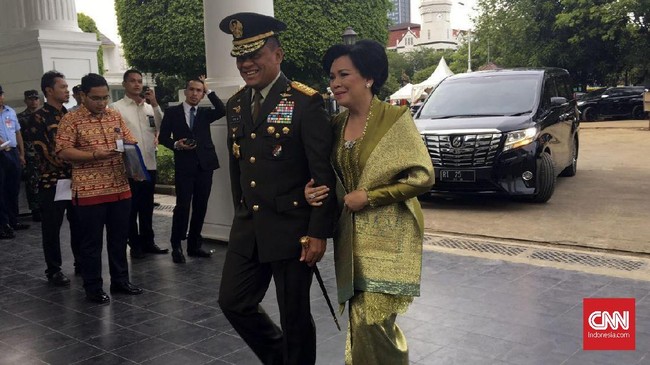 Gatot Nurmantyo baru akan pensiun pada Maret mendatang setelah tak lagi menjabat sebagai Panglima TNI. Ia mengaku sudah ada partai politik yang mengajak gabung.