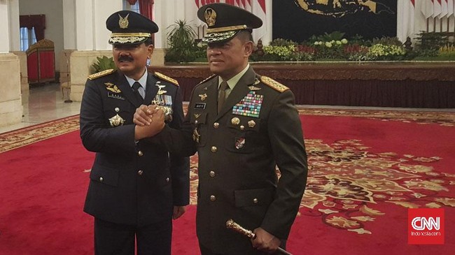 Panglima TNI Marsekal Hadi Tjahjanto berterima kasih kepada Jenderal Gatot Nurmantyo. Hadi menyatakan siap melanjutkan program prioritas peninggalan Gatot.