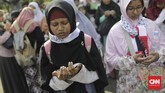 FOTO: Ramai-Ramai 'Lawan' Trump Soal Yerusalem Massa aksi berunjuk rasa di depan Kedubes AS. Mereka memprotes keputusan AS mengklaim Yerusalem sebagai ibu kota Israel .
