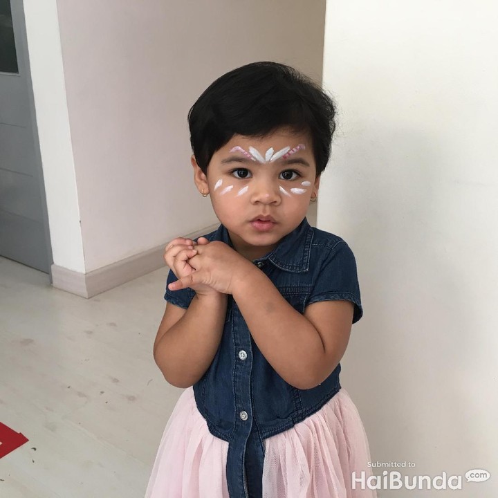<p>Face painting gadis cilik yang satu ini nggak kalah cute ya.</p>