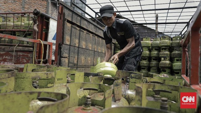 PT Pertamina (Persero) mulai uji pasar produk elpiji nonsubsidi dengan volume 3 Kg sejak Juli ini. Rencananya, produk dilepas dengan harga di atas Rp40 ribu.
