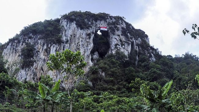 Terletak di Mokra Gora, Serbia, rute pendakian Via Ferrata Berim wajib dikunjungi para pemburu adrenalin.