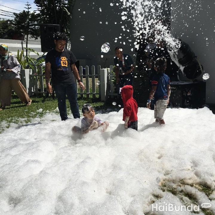 <p>Ini merupakan foam adventure, salah satu aktivitas yang bisa dilakukan di acara Dream Snow yang digelar Wonder Works di Pejaten, Jakarta Selatan, Sabtu (9/12/2017).</p>