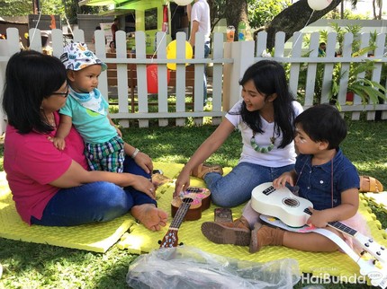 Ngajak si Kecil 'Kenalan' Sama Ukulele? Kenapa Nggak