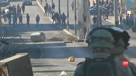 VIDEO: Warga Tepi Barat Bentrok dengan Militer Israel
