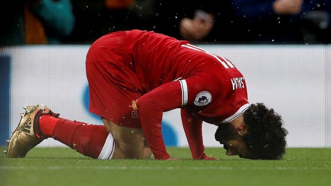 Mohamed Salah terus menjelma jadi idola baru Liverpool. Sejumlah suporter Liverpool bahkan berjanji bakal jadi Muslim bila Salah kembali mencetak gol.