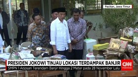Jokowi Tinjau Lokasi Bencana di Pacitan