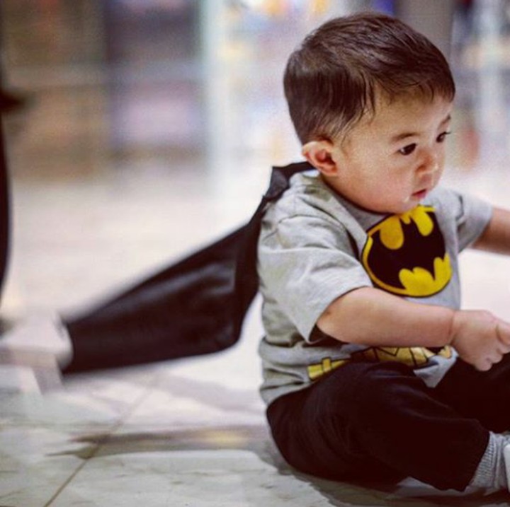 <div>Gemasnya, Uta jadi Batman cilik. Sehat selalu ya Baby Uta! (Foto: Instagram @kinosnoski)</div>