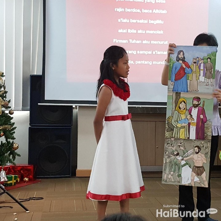 <div>Keren! Si kakak lagi story telling nih.</div>