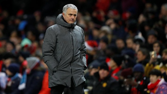 Manajer Manchester United Jose Mourinho gagal mempertahankan rekor tidak terkalahkan dalam 113 laga kandang pada hari Minggu usai kalah 1-2 dari ManCity.